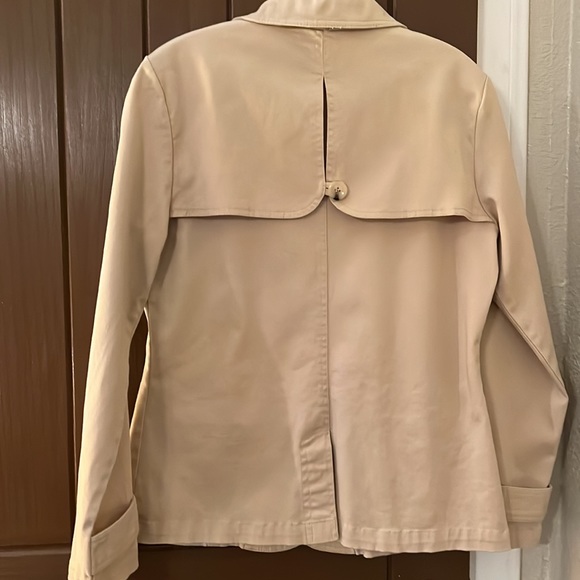 Adorable size medium tan blazer/jacket. This blazer is unique in styling . - Picture 6 of 9